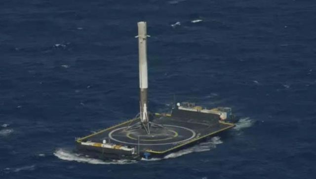 SpaceX Falcon 9 - successful Drone Ship Landing 