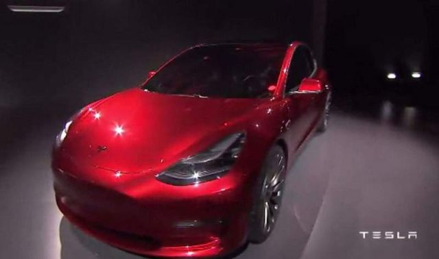 Tesla Model 3 (1)