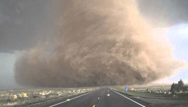 Enormous Tornado Captured on video (1)