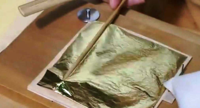 Making of the extremely thin Gold Leaf 