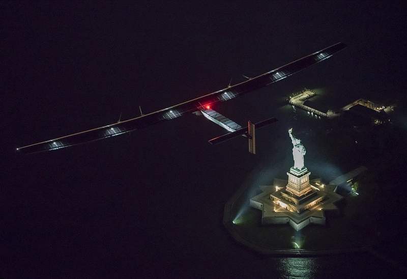 Solar Impulse fly-by past the Statue of Liberty (5)