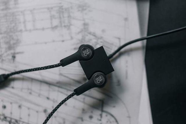 B&O Beoplay H5 wireless earphones (1)