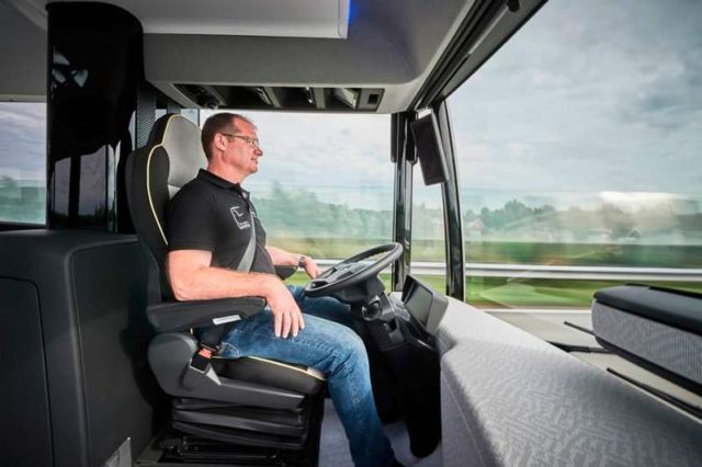 Mercedes-Benz Self-driving Future Bus (4)