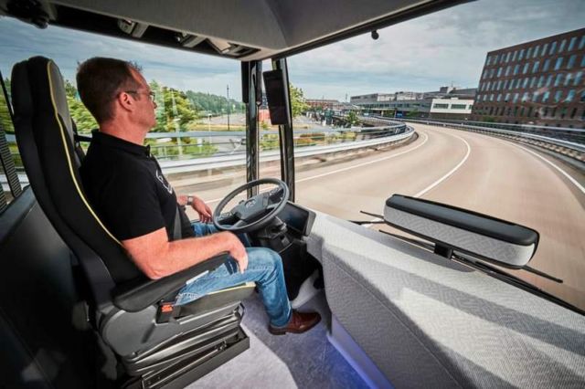 Mercedes-Benz Self-driving Future Bus (1)