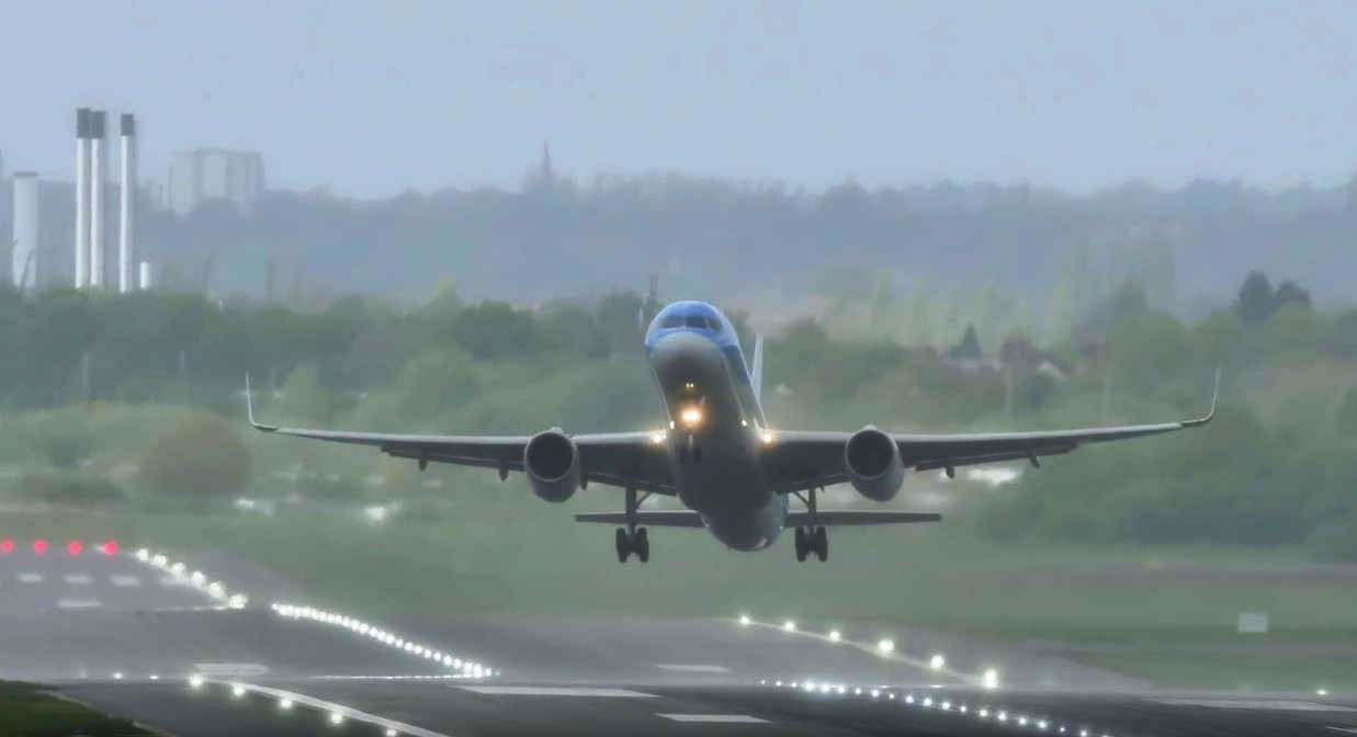 Crazy Airplane Takeoffs In Crosswind 1