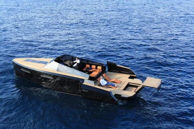 Italian-built Evo 43 Expanding speedboat (8)