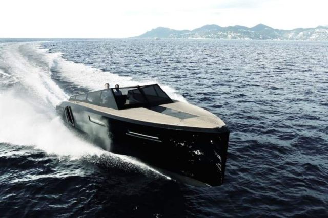 Italian-built Evo 43 Expanding speedboat (6)