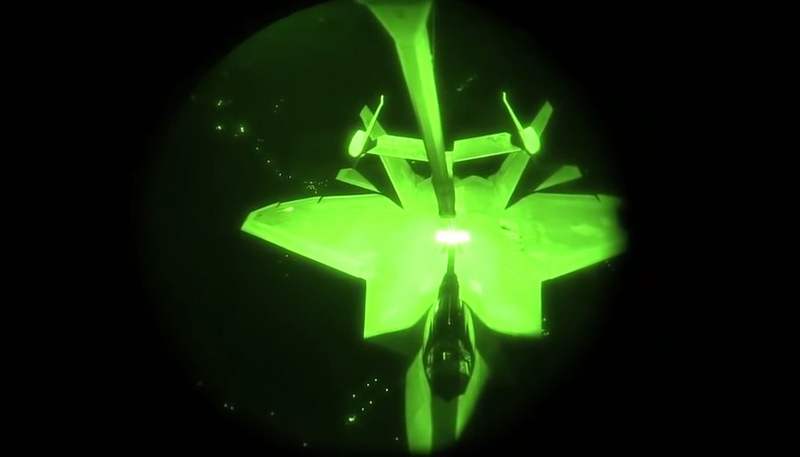 F-22 refueling during anti-ISIS missions