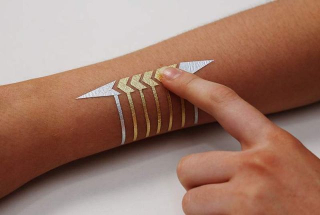 Interactive Glowing Gold-Leaf Jewelry  
