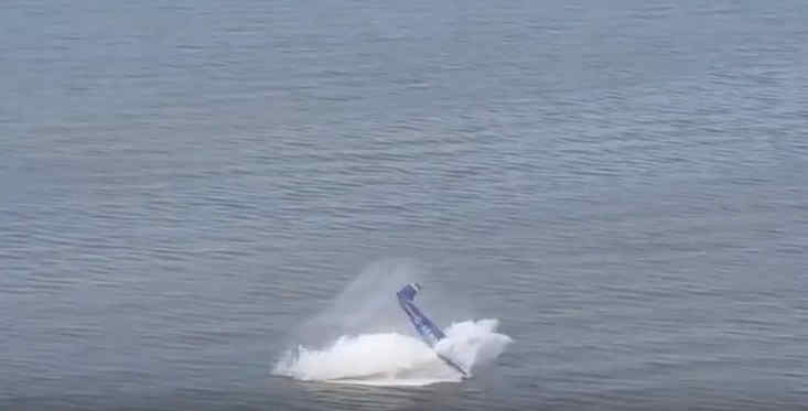 Light aircraft crashes into the sea 1