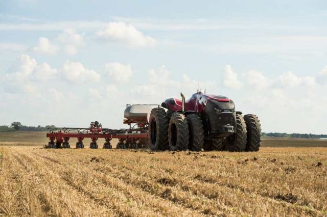 Self-driving tractor it's here (2)