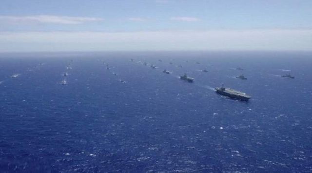 Naval fleet patrolling the Pacific (3)