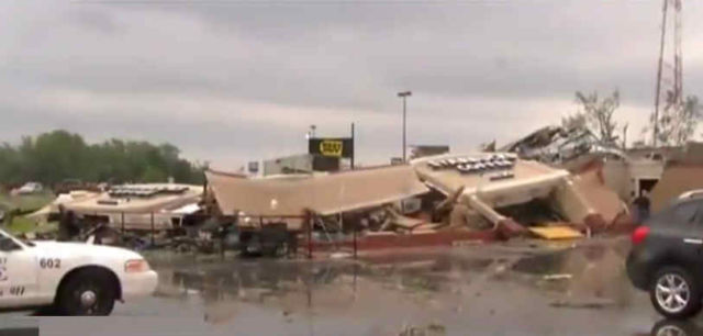 Tornado destroying Kokomo Starbucks  (1)