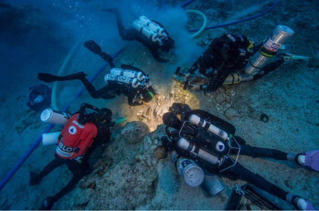 a-2000-year-old-skeleton-discovered-on-antikythera-shipwreck-1