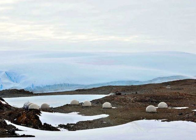 Luxury campsite in Antarctica (10)