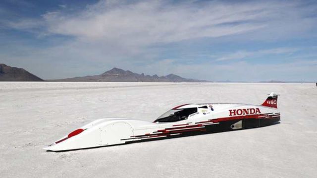 Three-cylinder Honda sets new record of 261.875 mph