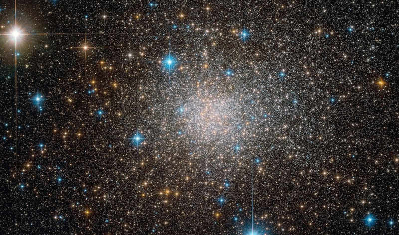 Zooming in on beautiful Star Cluster 1
