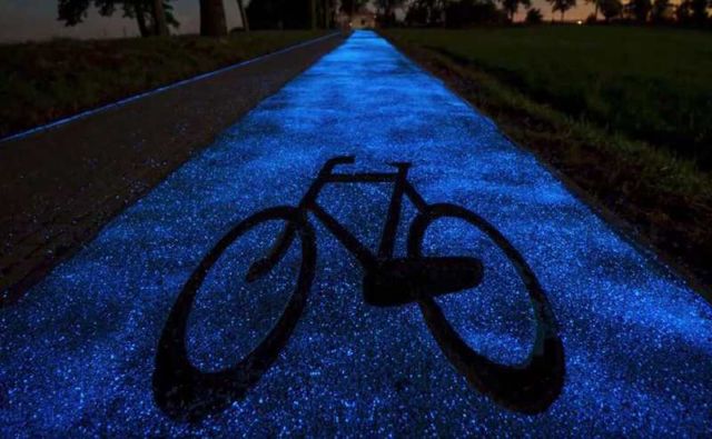 Glow-In-The-Dark Bicycle Path (2)
