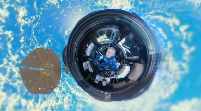 first-panoramic-view-of-earth-from-aboard-the-space-station-1