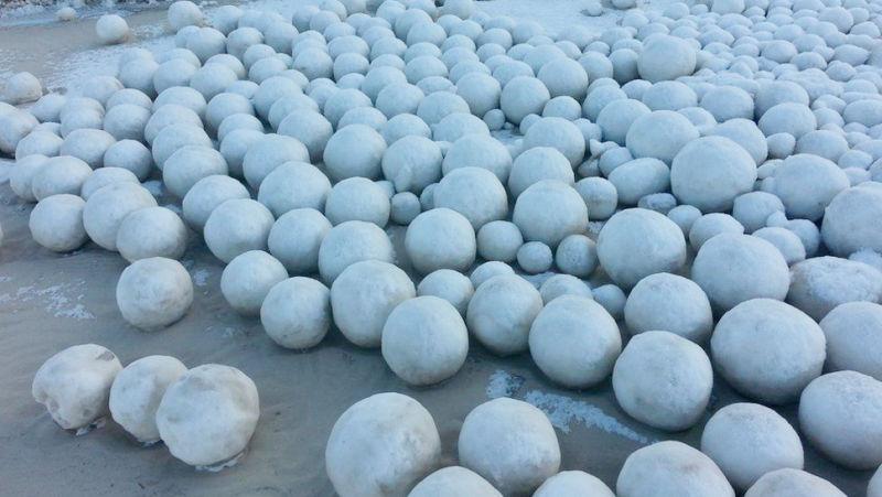 Giant Snowballs appear on Siberian Beach 1