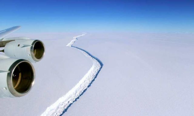 Giant Antarctic Iceberg is breaking away