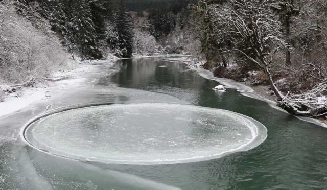 Giant Ice Circle spinning in a Washington River 