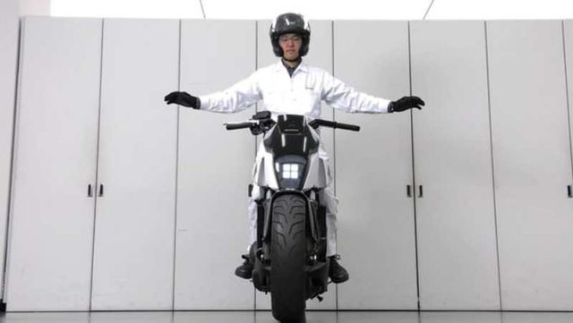 Honda unveils Self-Balancing Motorcycle