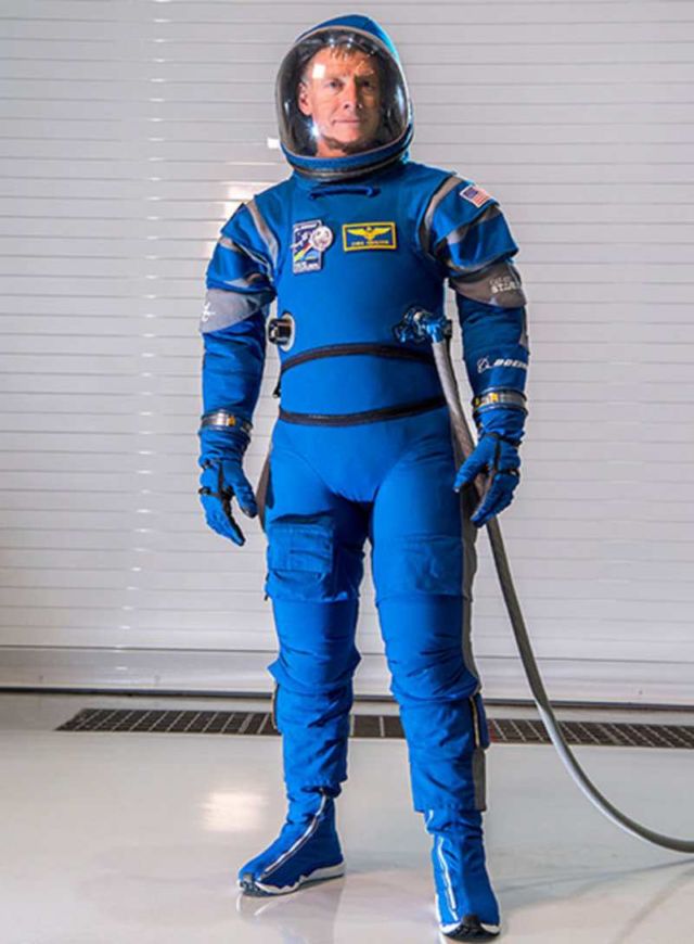 New Boeing's lighter Spacesuit for Astronauts (3)