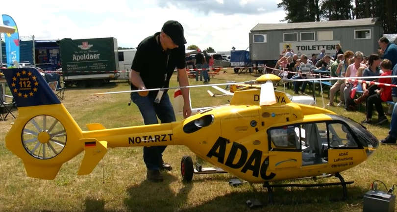World’s Biggest RC Helicopter 1