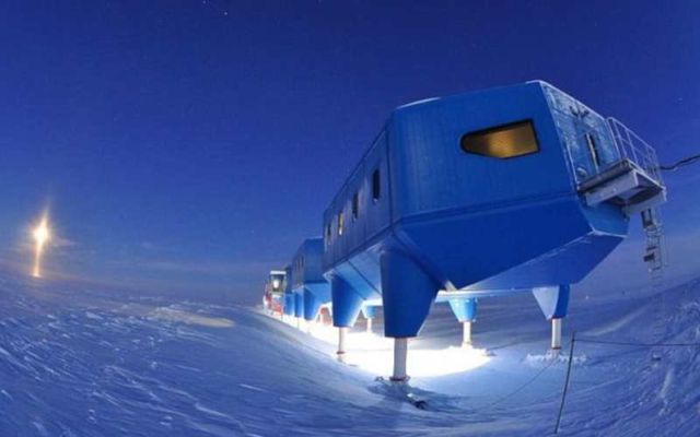 Halley VI research station is dragged 14 miles (3)