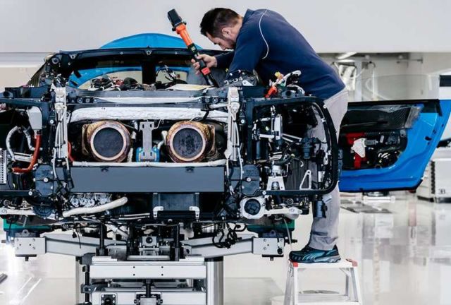 Bugatti Chiron at Molsheim production facility (8)