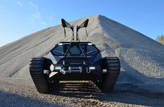 Ripsaw EV2 dual track off-road vehicle (2)