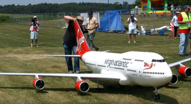 Biggest RC airplane in the world Boeing 747
