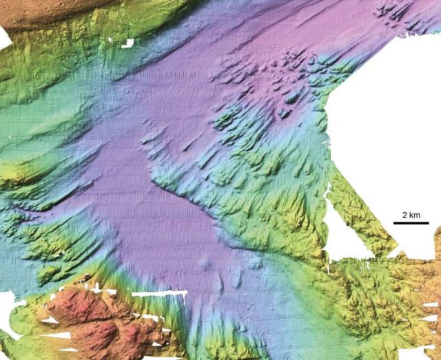 The Polar Regions seafloor in High resolution (3)