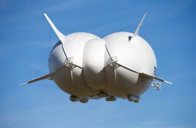 Hybrid part-plane, part-airship Airlander 10 (2)