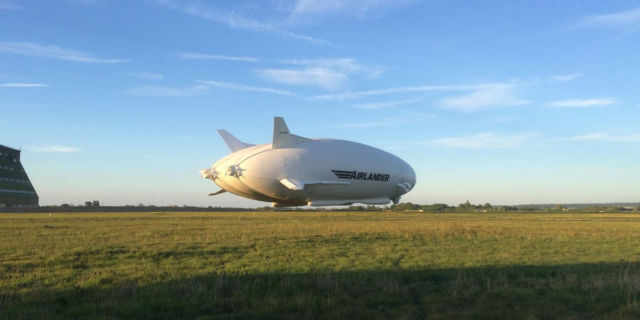 World's largest aircraft returns to the Skies | WordlessTech