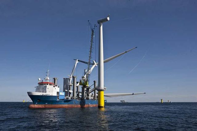 World's largest wind farm gets rolling near Liverpool (4)