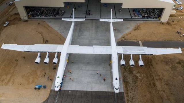 Stratolaunch - world’s Largest Airplane (3)