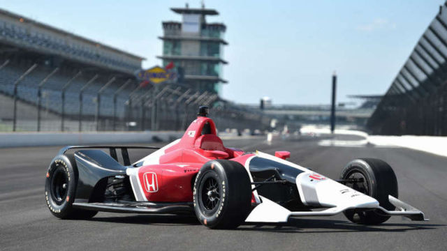 2018 IndyCar makes its official debut (2)