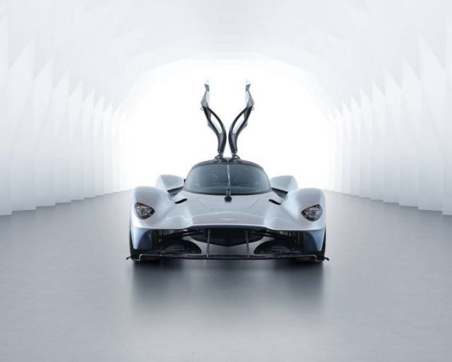 Aston Martin Valkyrie Hypercar (6)