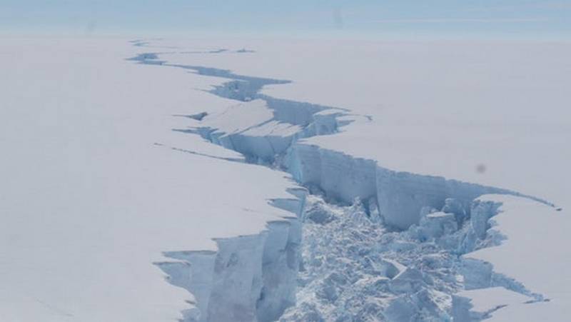 1 Trillion-Ton Iceberg just broke off Antarctica