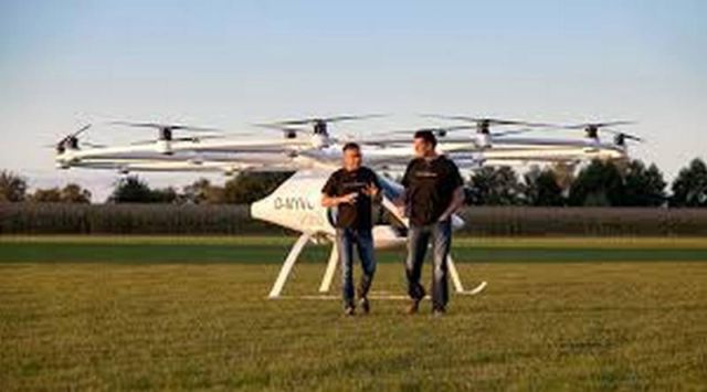 Daimler invests in flying taxi firm Volocopter (1)