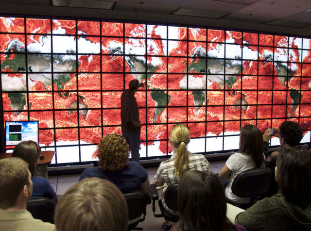 NASA's 128-screen hyperwall can display ocean currents