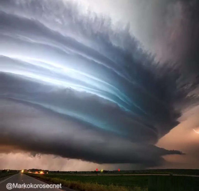 Massive Supercell Thunderstorm in South Dakota