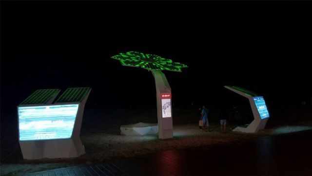 Solar Powered smart palm trees (4)