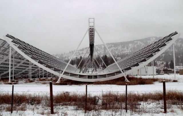 Canadian CHIME 100m long 'half-pipe' radio telescope