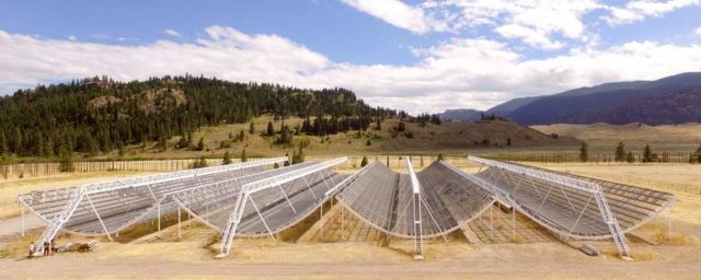 Canadian CHIME 100m long 'half-pipe' radio telescope