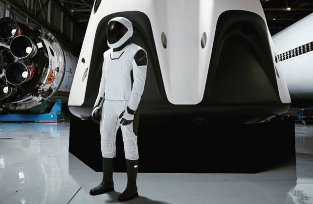 SpaceX’s Ultra-Sleek New Spacesuit 