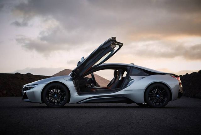 2019 BMW i8 Roadster (9)