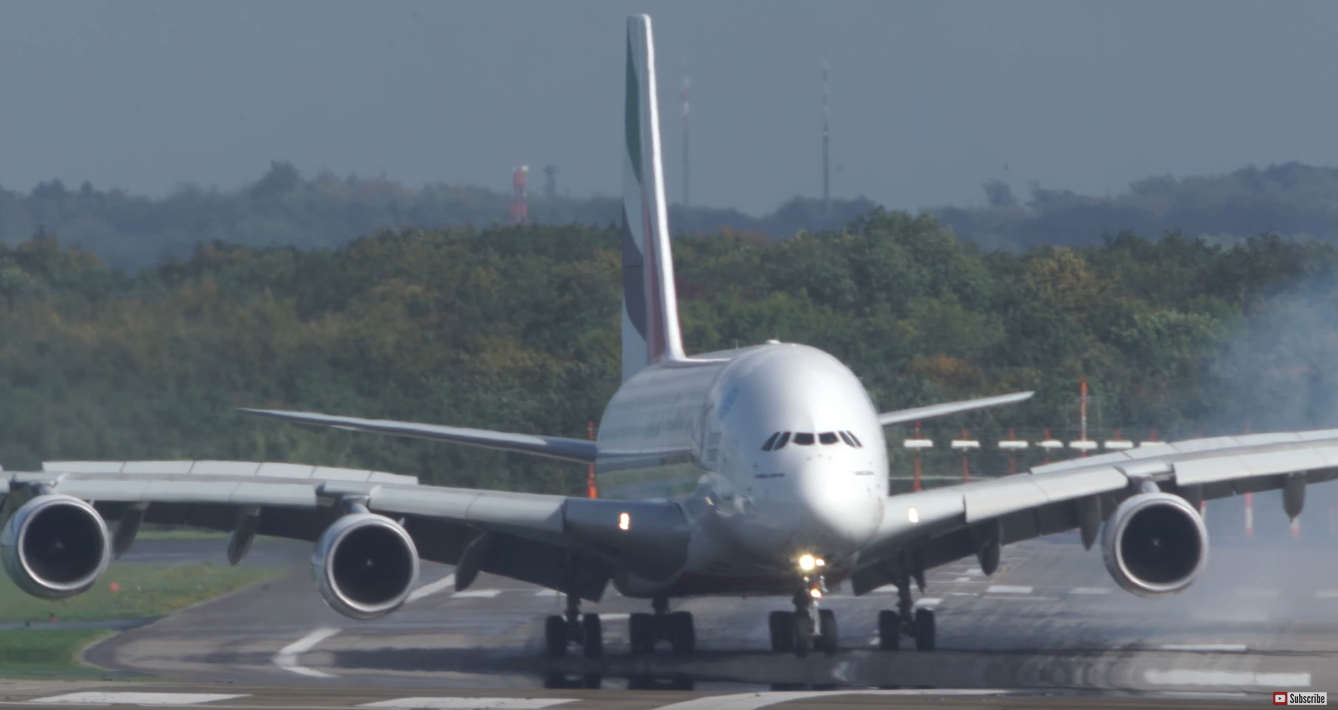 Unbelievable Airbus A380 hard Crosswind Landing